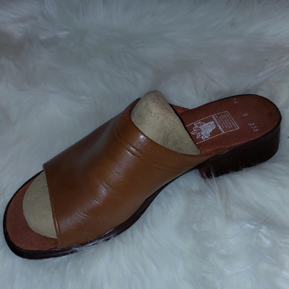 EUC Brown Leather Slide Sandals Made In Mexico Size 9 Pretty Maple Leather